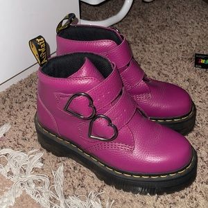 Doc Martens Devin Platform magenta boots